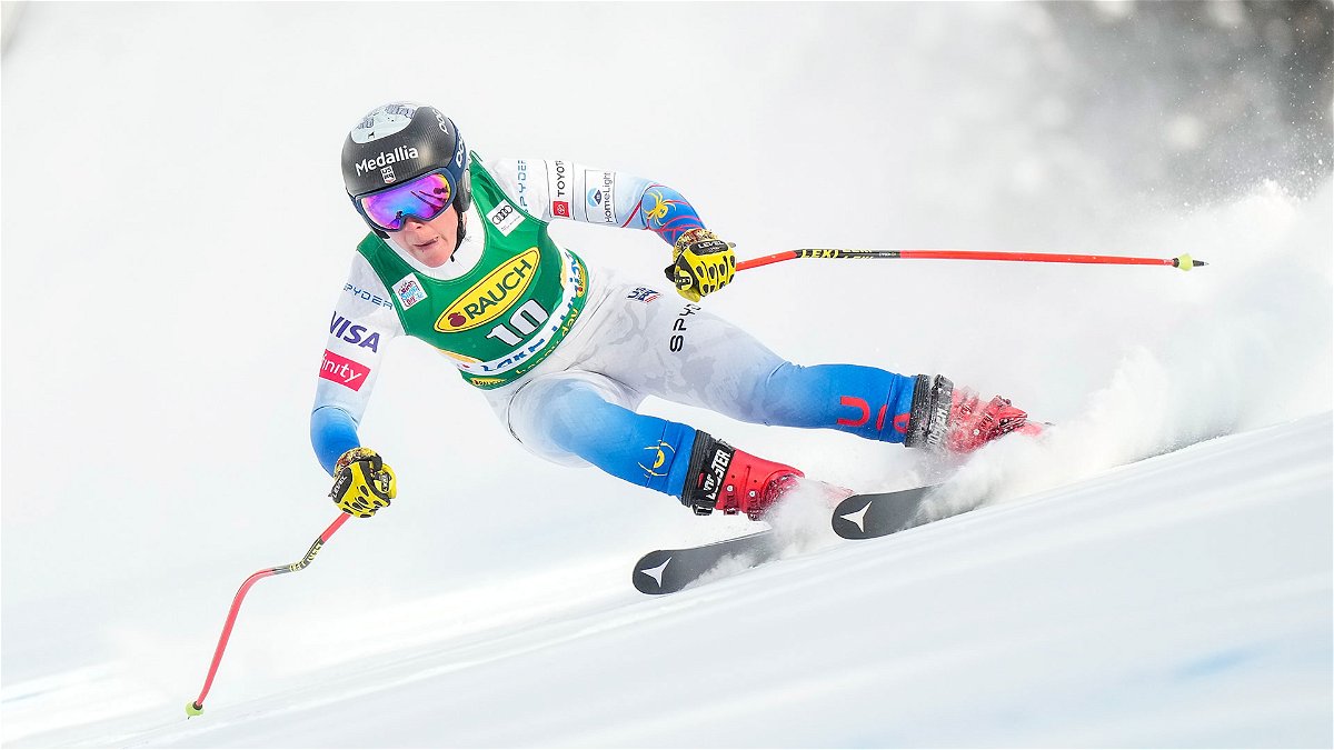 Breezy Johnson makes a turn during an Alpine skiing race