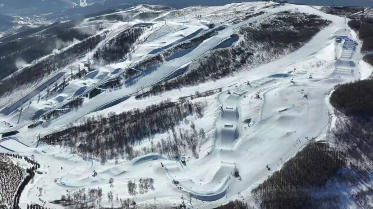 Snowboard and ski cross course at Genting Snow Park