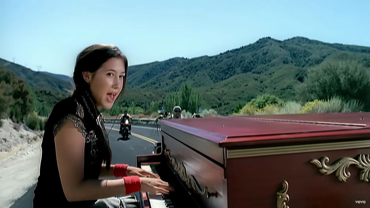 <i>A&M/YouTube</i><br/>Music video for Vanessa Carlton's 'A Thousand Miles