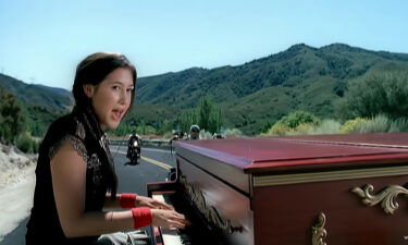 Music video for Vanessa Carlton's 'A Thousand Miles"