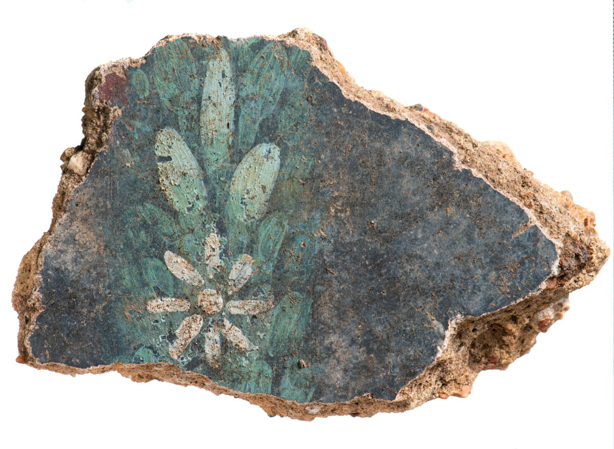 <i>Andy Chopping/MOLA</i><br/>An early Roman decorated wall plaster found during excavation.