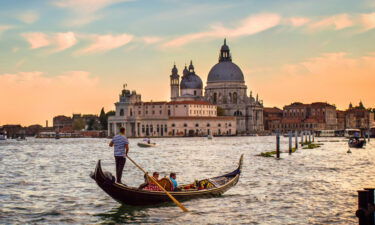 Gondoliers at sunset: a recipe for romance.