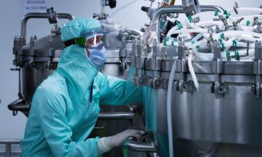 A lab technician dedicated to the vaccines formulation