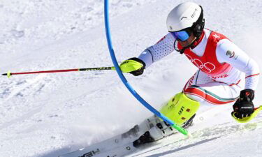 5-foot-5 skier Albert Popov flies down slalom course
