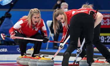 Canada women's curling controls game vs U.S. for 7-6 win