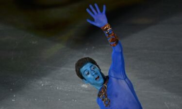 Kvitelashvili skates dressed as Genie