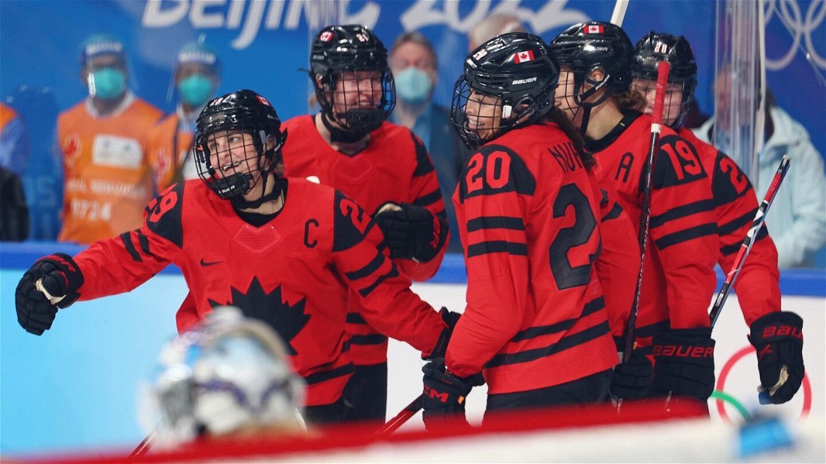 Poulin scores on rebound for second goal of gold medal game