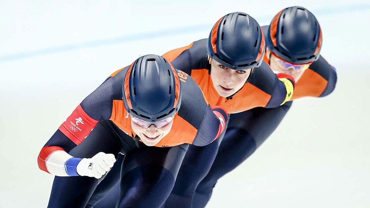 Dutch earn bronze in team pursuit
