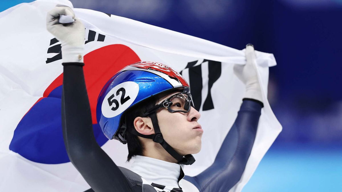 South Korea's Hwang Dae-Heon wins gold medal in men's 1500m