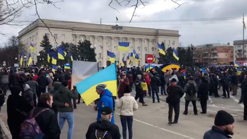 <i>Obtained by CNN</i><br/>Waving Ukrainian flags and chanting