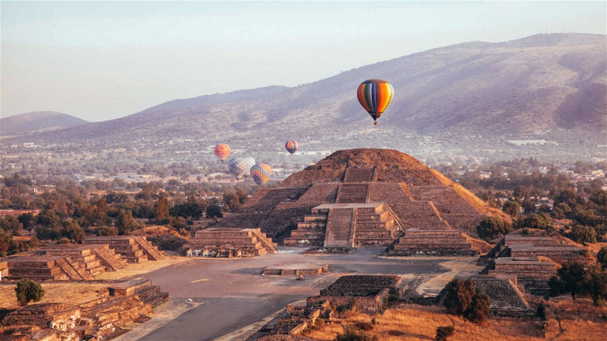 <i>Shutterstock</i><br/>View of the Teotihuacan pyramids from an air balloon