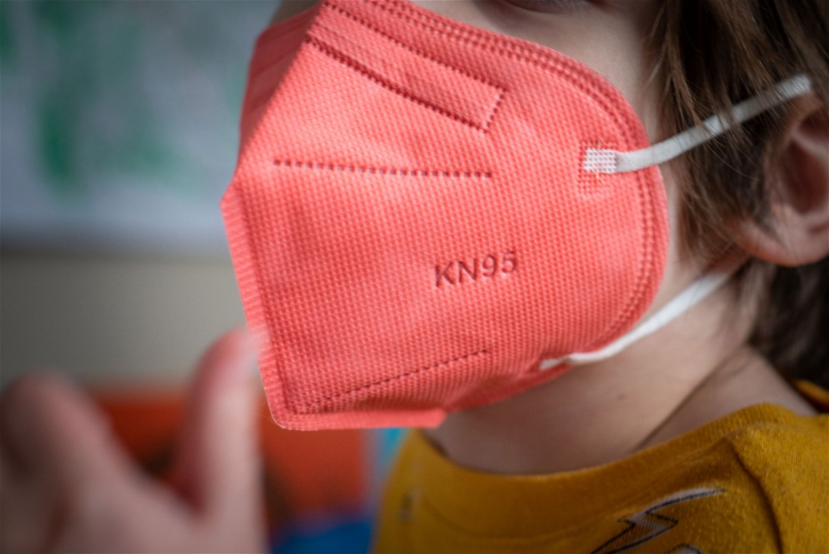 <i>Tiffany Hagler-Geard/Bloomberg/Getty Images</i><br/>A child wears a KN95 mask.