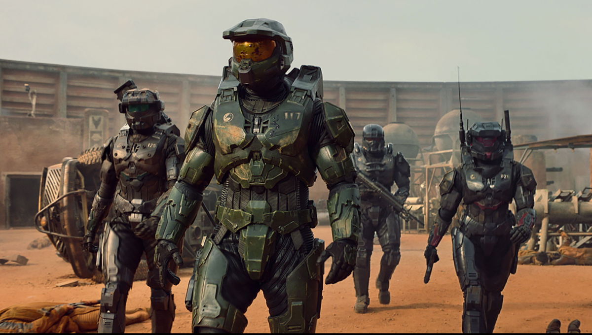 <i>Paramount+</i><br/>Actor Pablo Schreiber (C) plays Master Chief in 