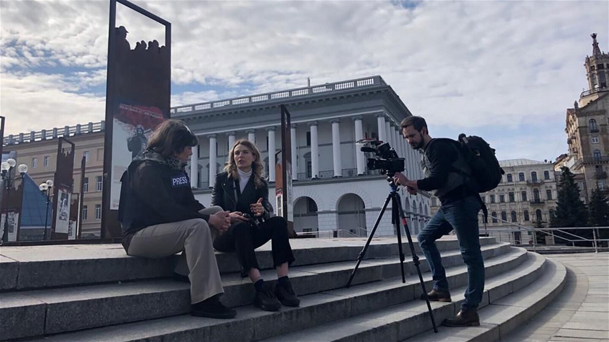 <i>Maddie Araujo/CNN</i><br/>Vasylenko speaks to Amanpour at Kyiv's Maidan Square.