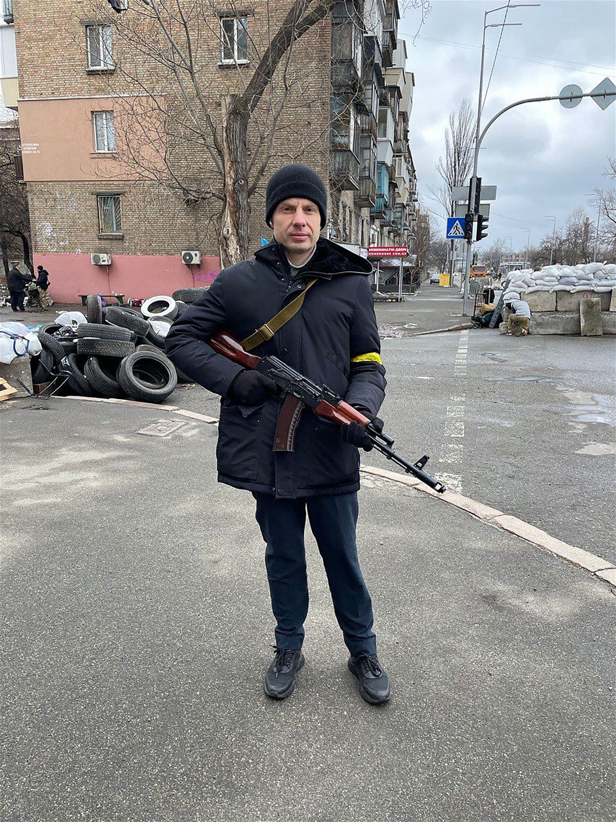 <i>Ivana Kottasova/CNN</i><br/>Oleksiy Goncharenko -- a member of Ukraine's parliament -- mans a checkpoint in Kyiv on Tuesday