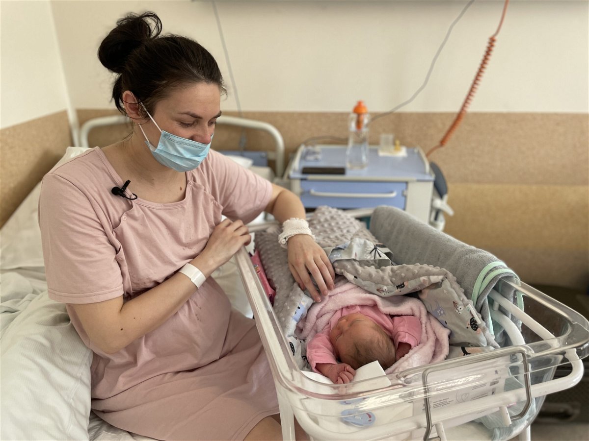 <i>Kyung Lah/CNN</i><br/>Khrystyna Pavluchenko tends to her newborn daughter