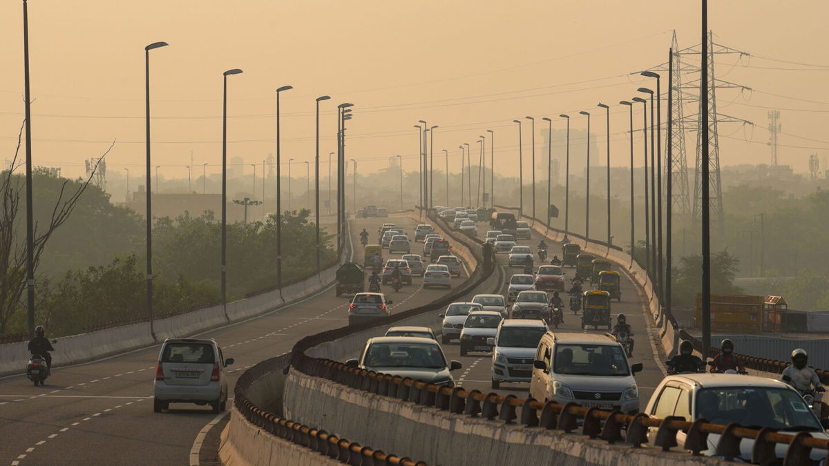 <i>Amal KS/Hindustan Times via Getty Images</i><br/>Smog in New Delhi on October 20
