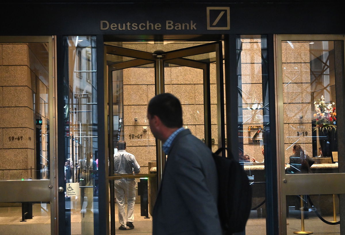 Дойче банк. Deutsche Bank New York. Дойче банк программисты.