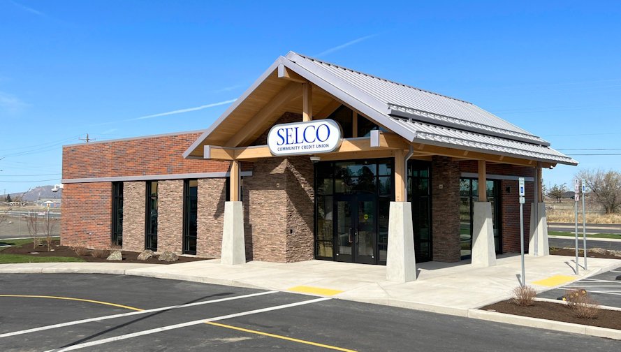 SELCO Community Credit Union's new north Redmond branch