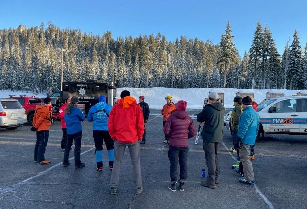 Searchers for missing snowboarder at Mt. Hood Meadows receive briefing Wednesday morning
