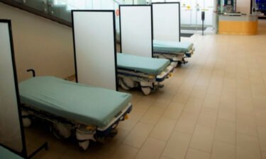 Covid-19 hospitalizations hit a pandemic low in the US