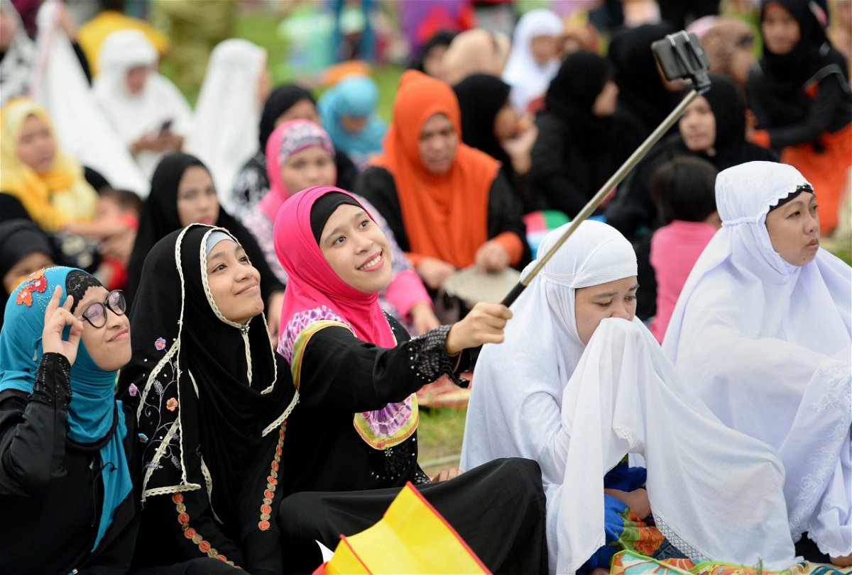 <i>TED ALJIBE/AFP/Getty Images</i><br/>Young Muslims devotees take a 