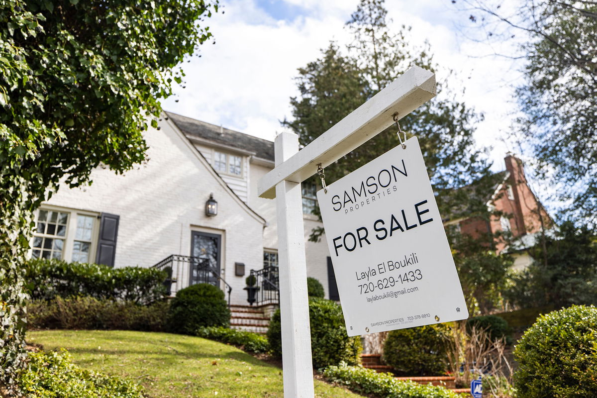 <i>Jim Lo Scalzo/EPA-EFE/Shutterstock</i><br/>Mortgage rates rose again this week