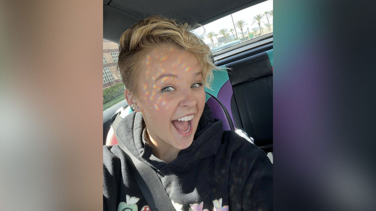 <i>From itsjojosiwa/Instagram</i><br/>JoJo Siwa says she's not sure why she didn't score an invite to the 