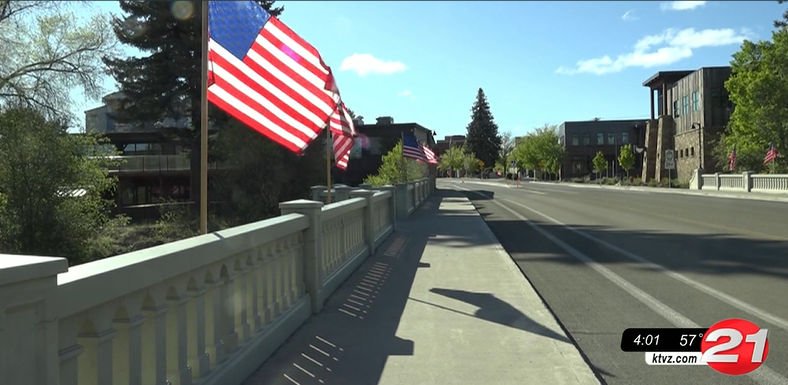 Memorial Day 2022: Names of the fallen read, US flags flown in Bend