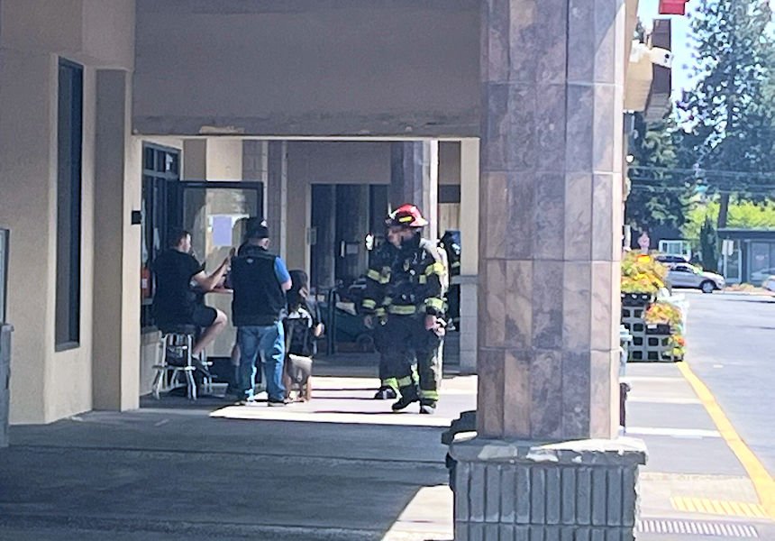 Bend Third Street Safeway, nearby businesses evacuated due to odor traced to rooftop HVAC unit