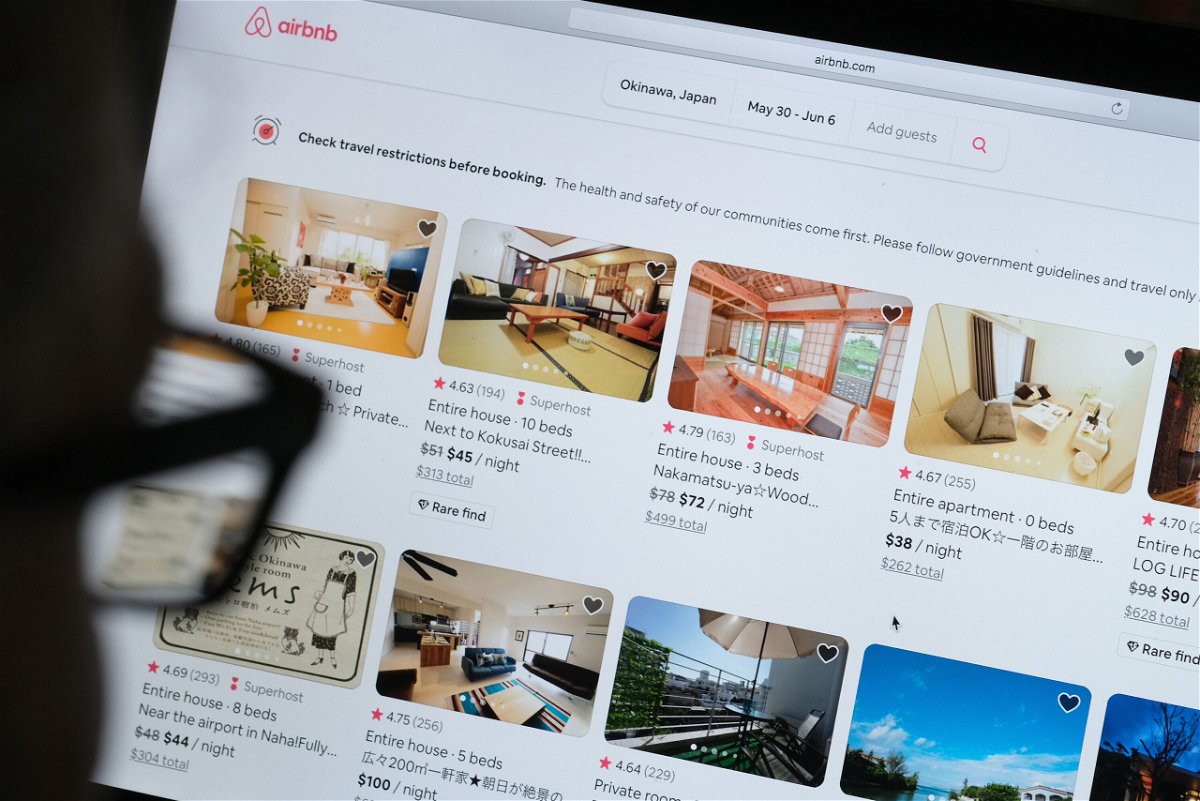 <i>Yuriko Nakao/Getty Images</i><br/>Airbnb's business is booming