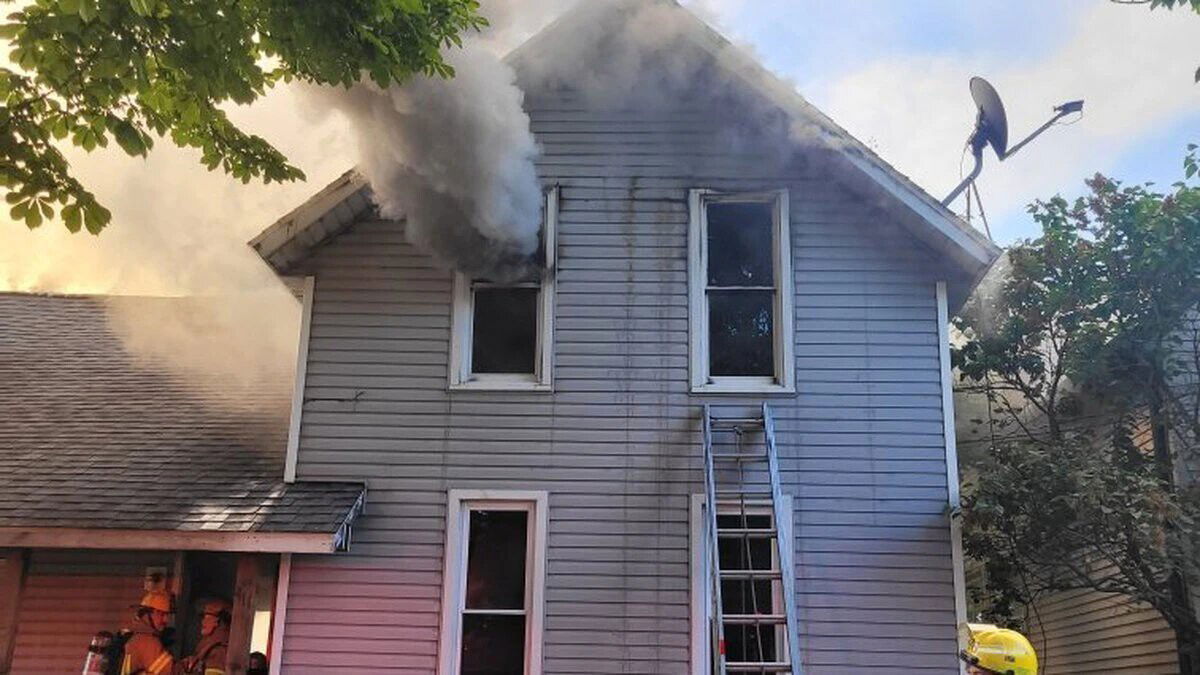 <i>WNEM</i><br/>The Bay City Department of Public Safety said a mother and daughter managed to escape an early morning house fire Wednesday thanks to their smoke alarms.