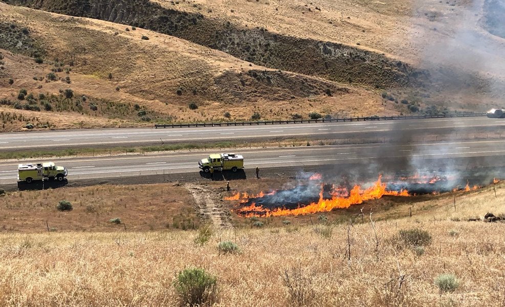 A day after smoke from the Willowcreek Fire closed a stretch of Interstate 84, the flames reached but did not cross the freeway at one point