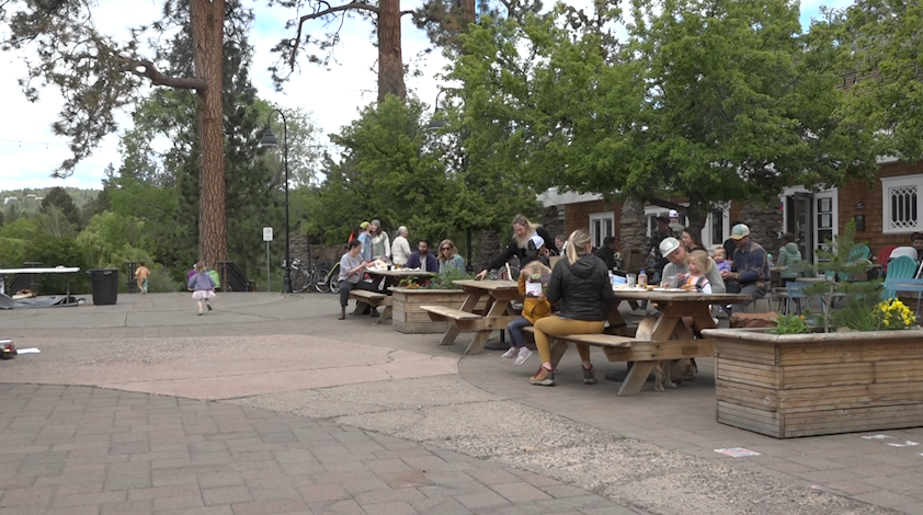 Families visit downtown Bend to enjoy Father’s Day in each other’s company