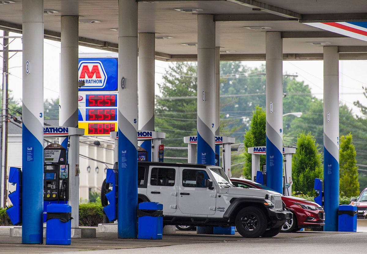 <i>Rich Janzaruk/Herald-Times/USA Today Network</i><br/>Cars pull in for gas on Tuesday