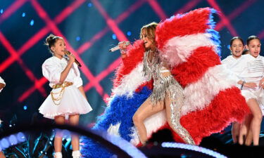 Jennifer Lopez introduced Emme