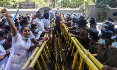 Sri Lankan health workers protest amid the country's economic crisis in Colombo on June 29.