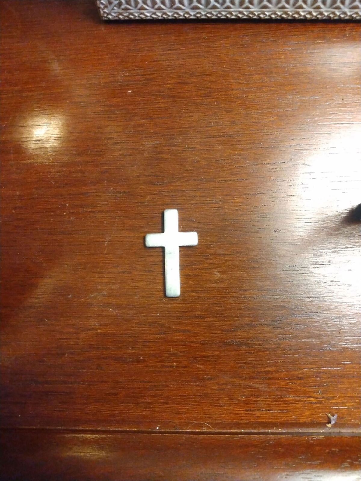 <i>Courtesy Ashlye Wilkerson</i><br/>Ashlye Wilkerson keeps this silver cross as a memento from the traffic stop.