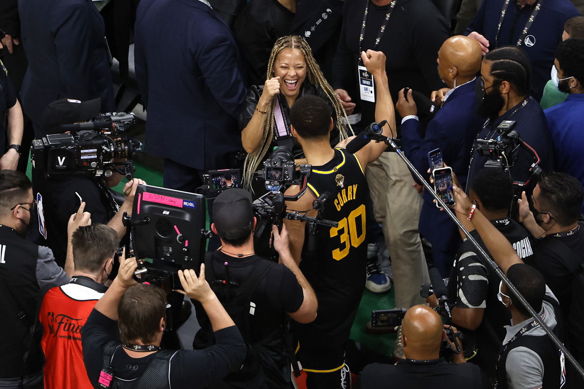 <i>Winslow Townson/Getty Images North America/Getty Images</i><br/>Steph Curry celebrate the win with his mother Sonya.