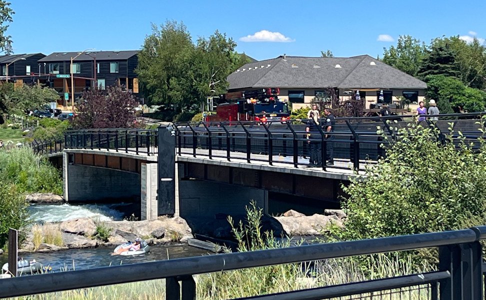 Kayaker pulls man from Deschutes River in Bend, CPR performed; has no pulse when rushed to hospital