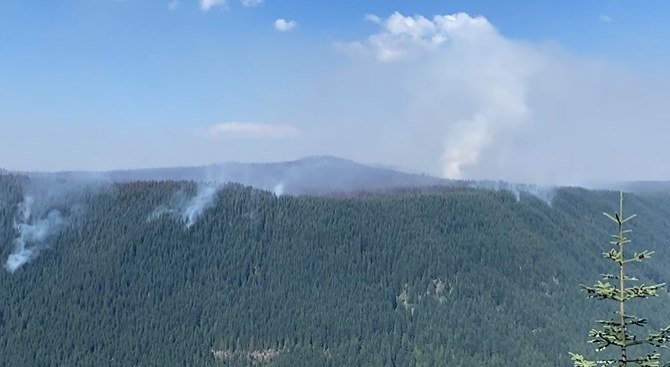 View of the Cedar Creek Fire on Friday from a Forest Service lookout in the Bunchgrass Meadows area 