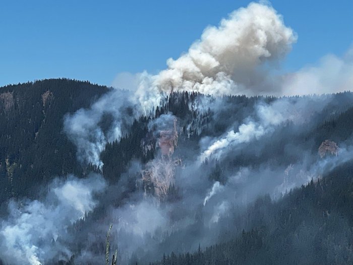 New wildfire on Willamette National Forest grows fast to 500 acres, sends smoke into C. Oregon