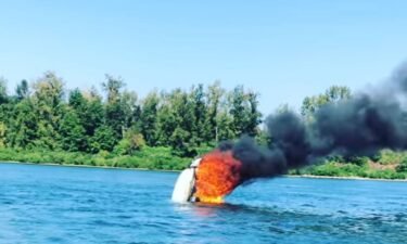 Boat fire on the Columbia River in Gresham