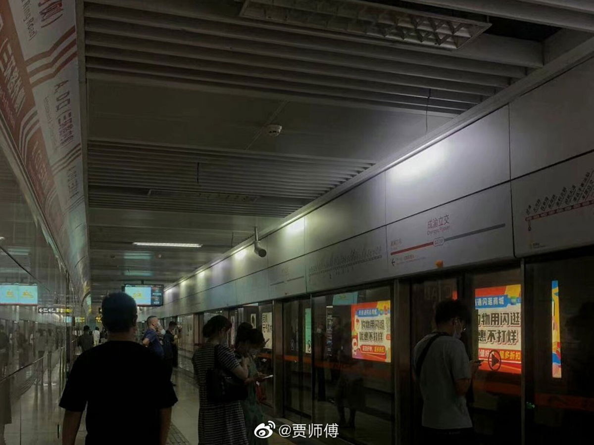 <i>From Weibo(@賈師傅)</i><br/>The metro system in Sichuan province's capital Chengdu has activated power-saving lights to conserve energy amid a heatwave.