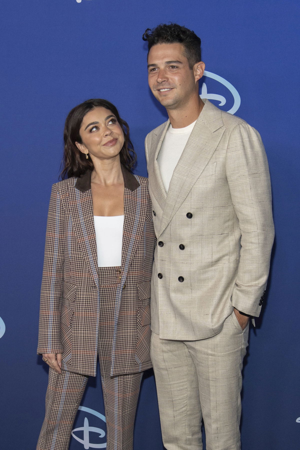 <i>NDZ/StarMax/AP</i><br/>Sarah Hyland and Wells Adams