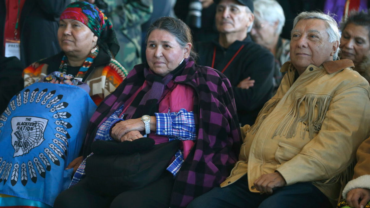 <i>Paul Chinn/The San Francisco Chronicle via Getty Images</i><br/>Littlefeather (seated center)