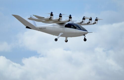 United Airlines gave a $10 million deposit to a startup developing electric aircraft — all for the goal of shuttling customers to and from the airport by air rather than gridlocked roadways.