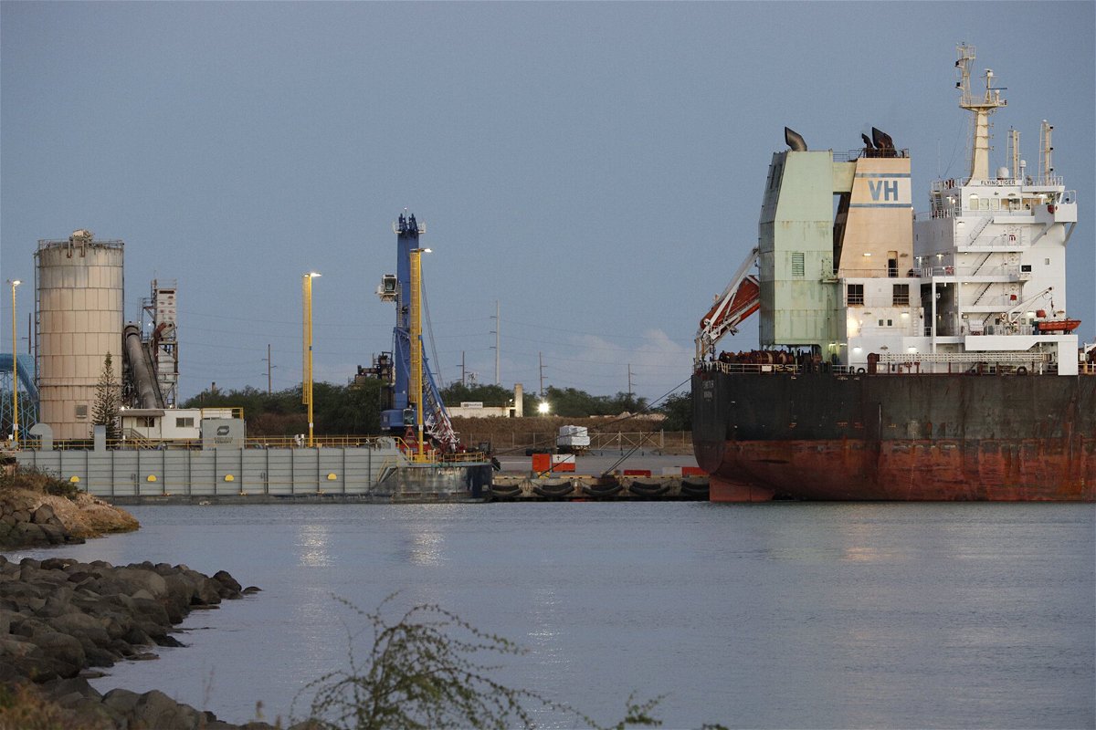 <i>Hawaii State Energy Office</i><br/>The final shipment of coal for Hawaii's coal-fired power plant arrived this week at Kalaeoloa Barbers Point Harbor