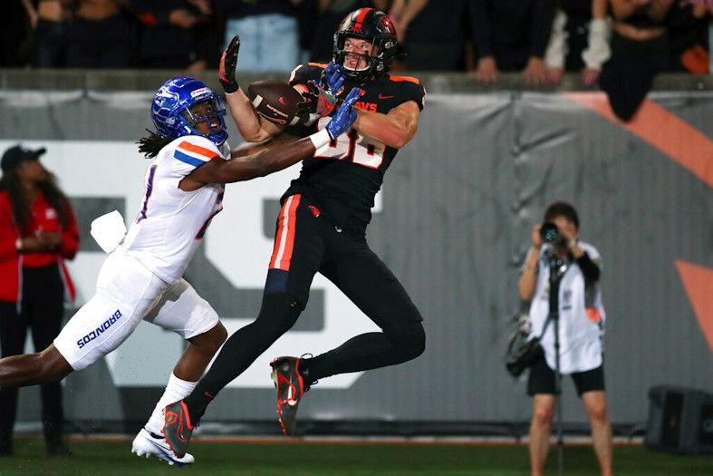 Oregon State tight end Luke Musgrave (88) scores a touchdown on a pass from quarterback Chance Nolan as Boise State cornerback Tyreque Jones (21) defends during the first half Saturday night in Corvallis