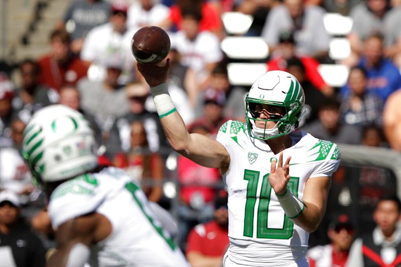 Oregon quarterback Bo Nix (10) throws a pass during the first half of a game against Washington State, Saturday in Pullman, Wash.